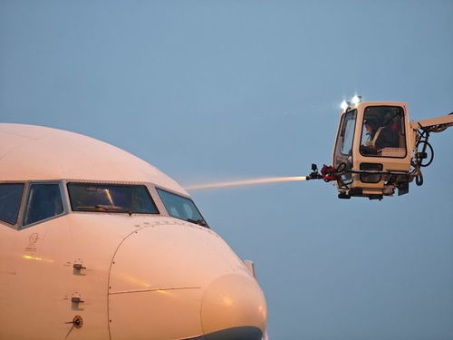 迎战今冬初雪 天津滨海机场全力保障航班运行正常
